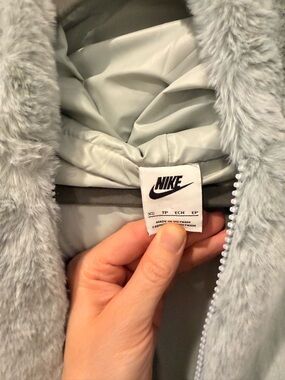 Nike Women's Light Gray Teddy Jacket - Plush Faux Fur Zip
